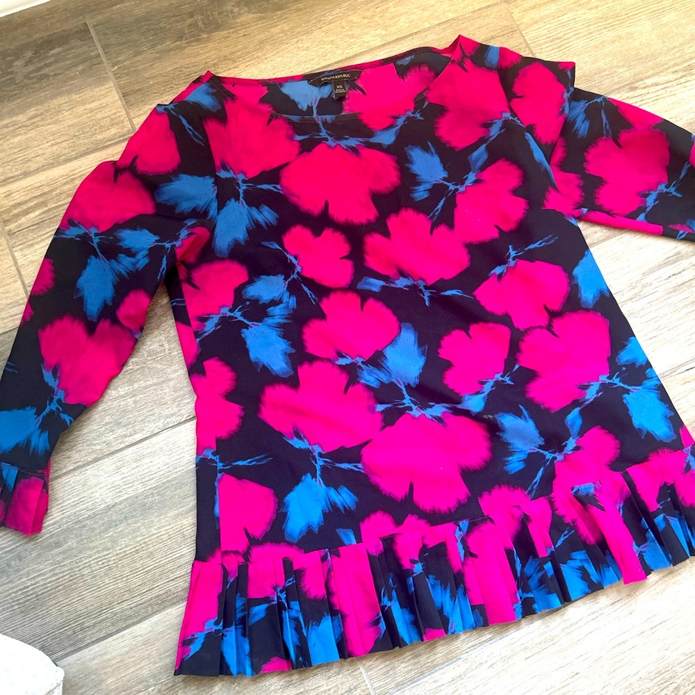 |🍌|~ BANANA REPUBLIC floral pink and blue flower top